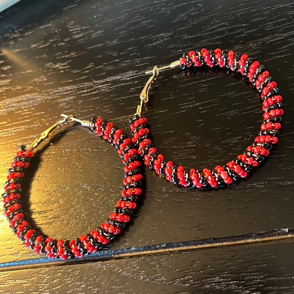RED and black beaded hoop earrings-NWT